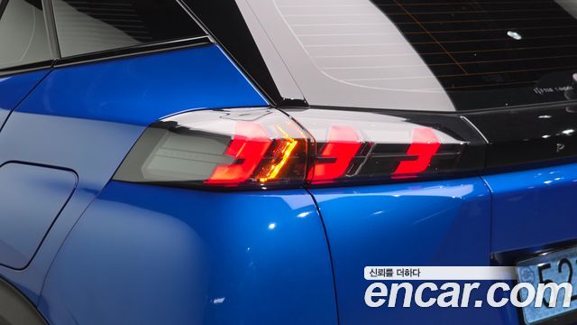 Peugeot 2008 2023 — photo 9