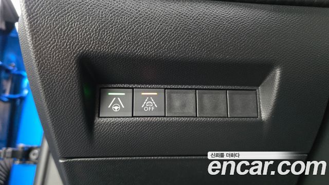 Peugeot 2008 2023 — photo 27