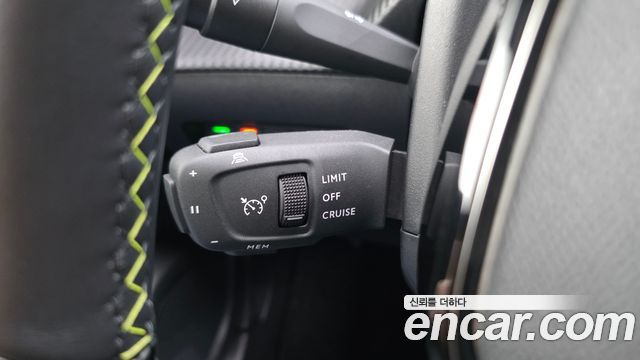 Peugeot 2008 2023 — photo 29
