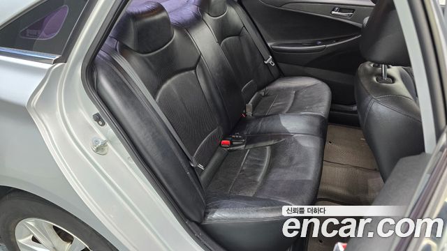 Hyundai Sonata 2010 — photo 11