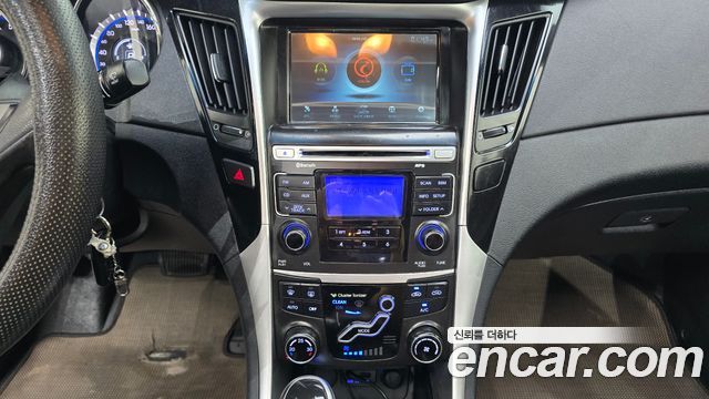 Hyundai Sonata 2010 — photo 14