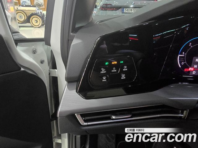 Volkswagen Golf 2023 — photo 7