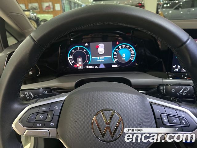 Volkswagen Golf 2023 — photo 8