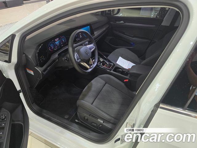 Volkswagen Golf 2023 — photo 10