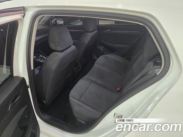Volkswagen Golf 2023 — photo 14