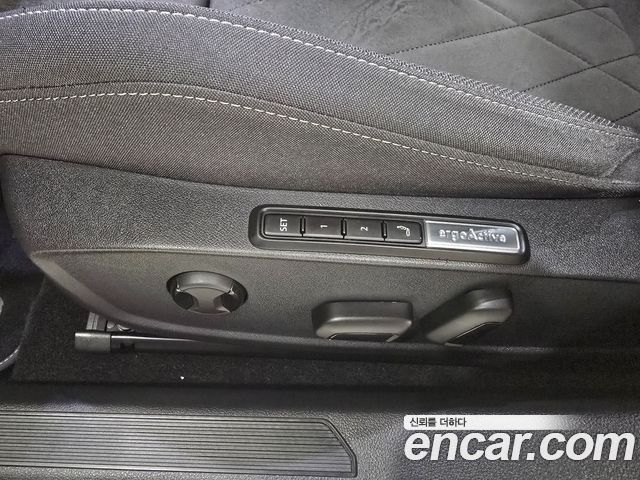 Volkswagen Golf 2023 — photo 16