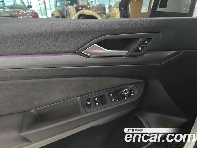 Volkswagen Golf 2023 — photo 17