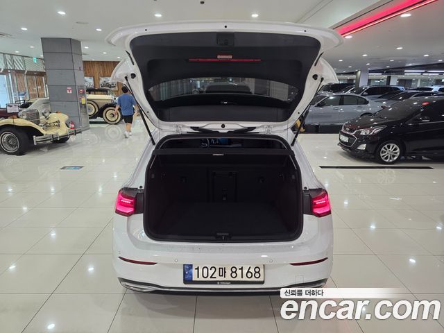Volkswagen Golf 2023 — photo 18
