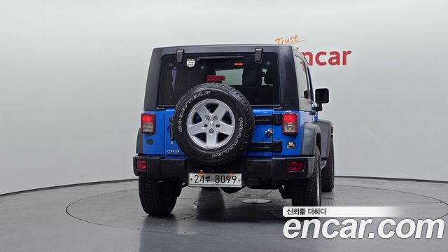 Jeep Wrangler 2011 — photo 4