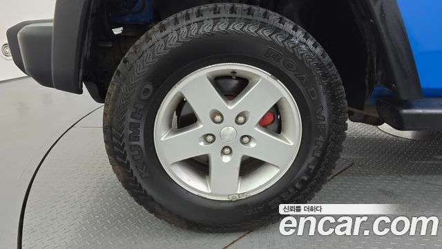 Jeep Wrangler 2011 — photo 5