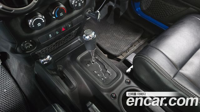 Jeep Wrangler 2011 — photo 9