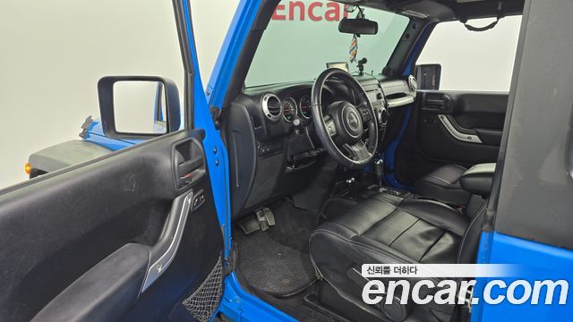 Jeep Wrangler 2011 — photo 10