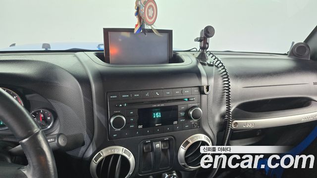 Jeep Wrangler 2011 — photo 12