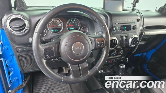 Jeep Wrangler 2011 — photo 13