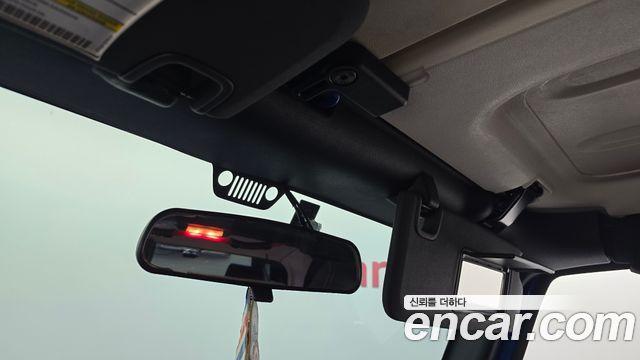 Jeep Wrangler 2011 — photo 18