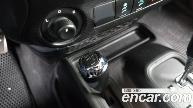 Jeep Wrangler 2011 — photo 19