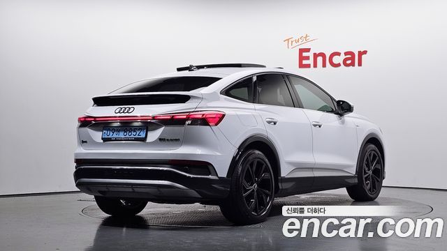 Audi Q4 e-tron 2022 — photo 2