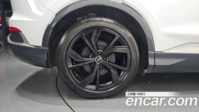 Audi Q4 e-tron 2022 — photo 5