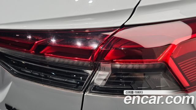 Audi Q4 e-tron 2022 — photo 9
