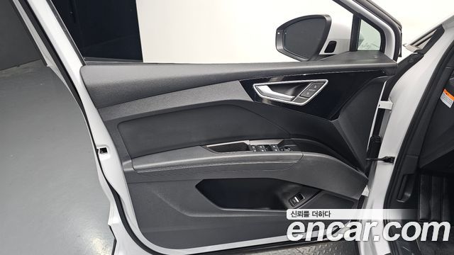 Audi Q4 e-tron 2022 — photo 14