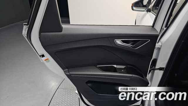 Audi Q4 e-tron 2022 — photo 15