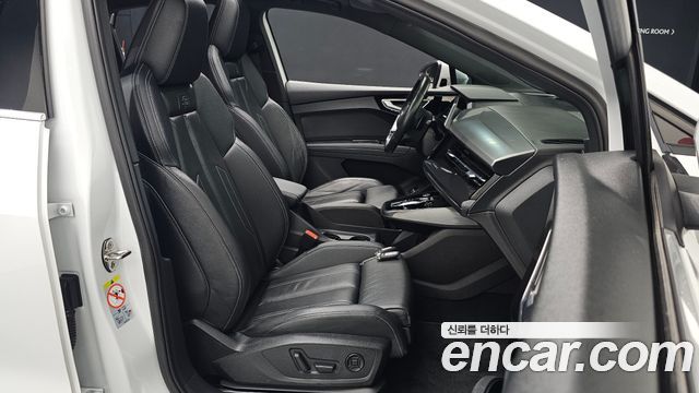 Audi Q4 e-tron 2022 — photo 16