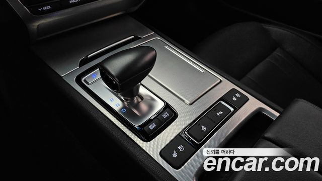 Genesis G80 2017 — photo 9