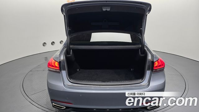 Genesis G80 2017 — photo 20