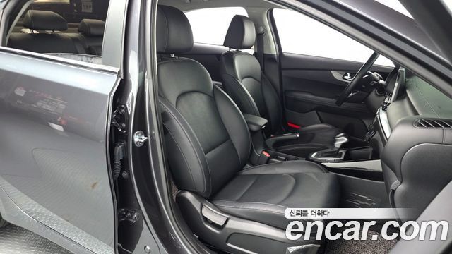 Kia K3 2021 — photo 16