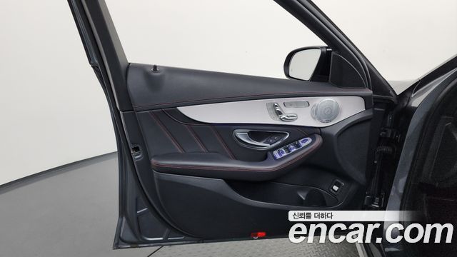 Mercedes-Benz C-Class 2019 — photo 14