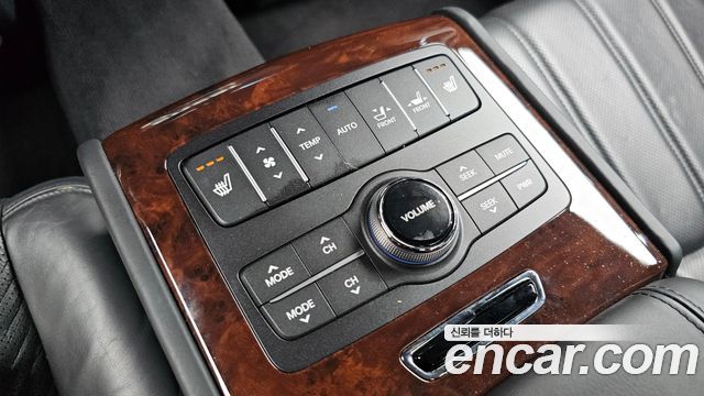 Hyundai Equus 2010 — photo 19