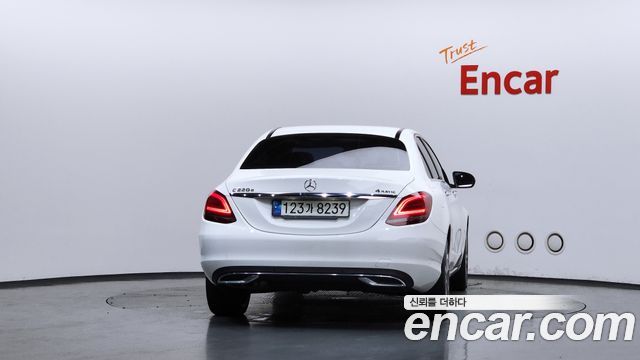 Mercedes-Benz C-Class 2021 — photo 4