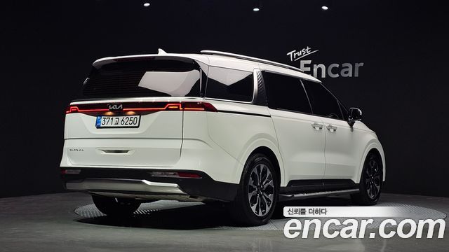 Kia Canival 2022 — photo 2