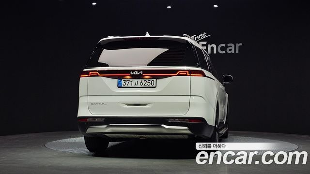 Kia Canival 2022 — photo 4