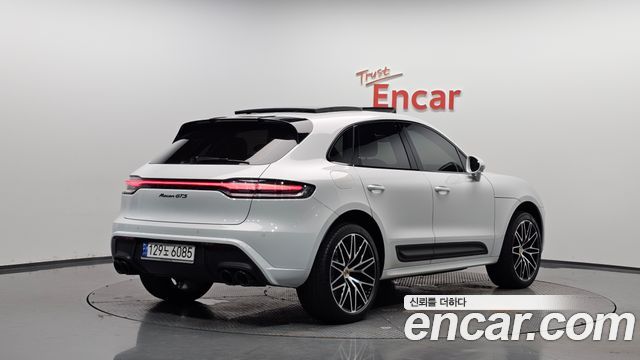 Porsche Macan 2023 — photo 2
