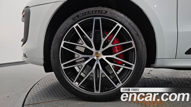 Porsche Macan 2023 — photo 5