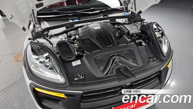 Porsche Macan 2023 — photo 6