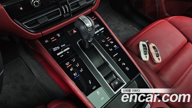 Porsche Macan 2023 — photo 12