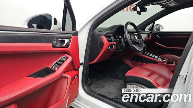 Porsche Macan 2023 — photo 13