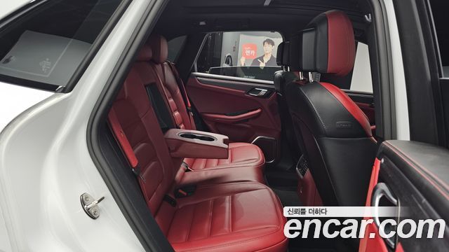 Porsche Macan 2023 — photo 17