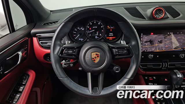 Porsche Macan 2023 — photo 19