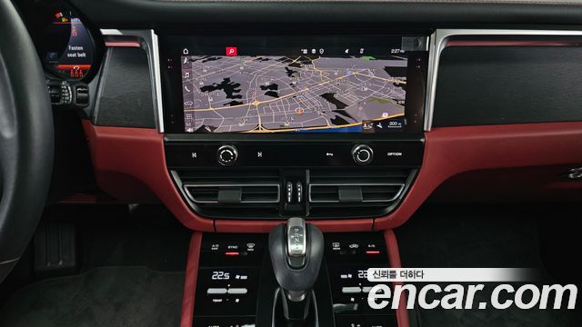 Porsche Macan 2023 — photo 20