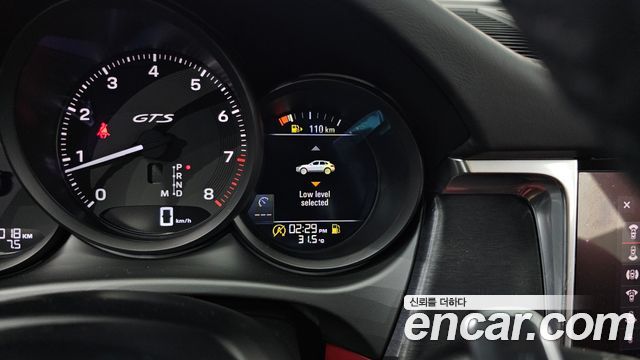 Porsche Macan 2023 — photo 24