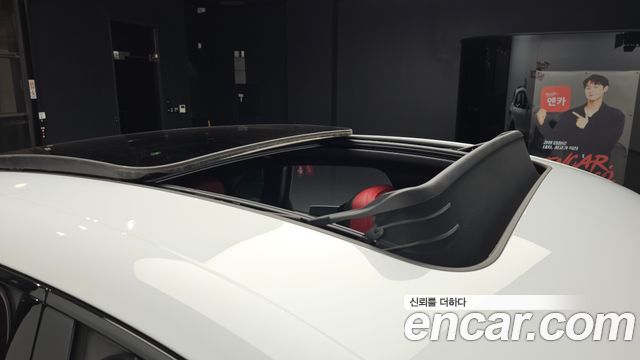 Porsche Macan 2023 — photo 26