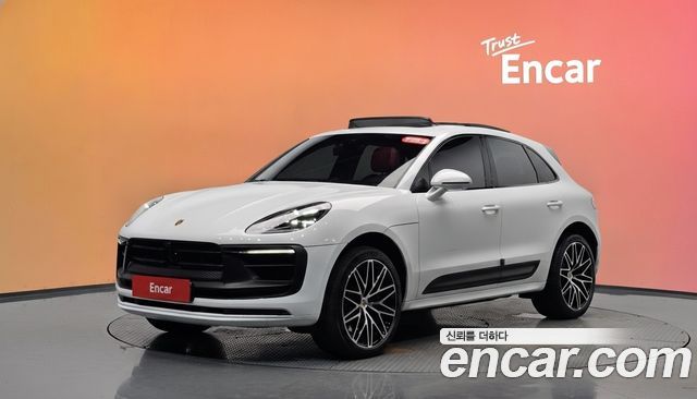 Porsche Macan 2023 — photo 1