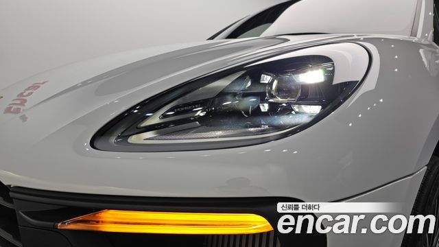 Porsche Macan 2023 — photo 8