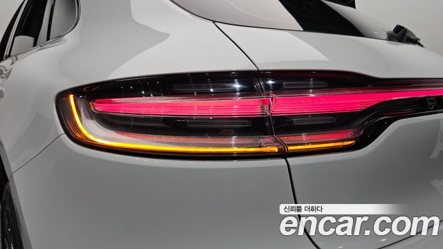 Porsche Macan 2023 — photo 9