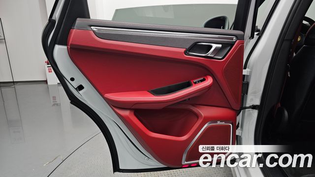 Porsche Macan 2023 — photo 15
