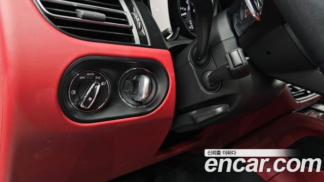 Porsche Macan 2023 — photo 29
