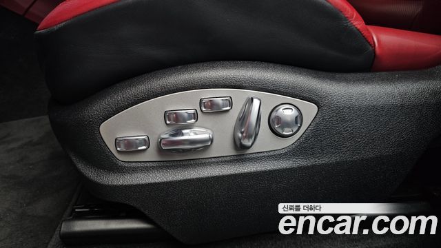 Porsche Macan 2023 — photo 31